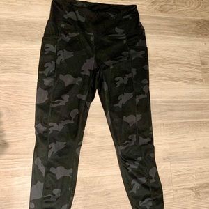 Yogalicious camp black leggings 7/8